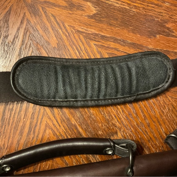 Solo Genuine Leather Multi Pocket Padded Computer Pocket Shoulder Crossbody Bag! - Picture 9 of 16